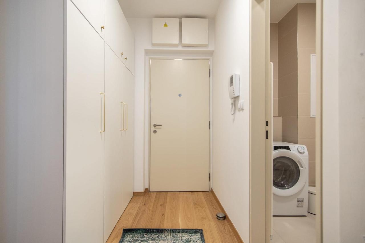Apartment With Balcony Prag Dış mekan fotoğraf